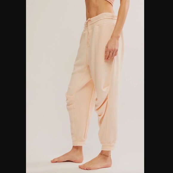 Free People Intimately Women Tender Peach Day Off Fleece Joggers Size M NWT 78$ - Picture 3 of 6